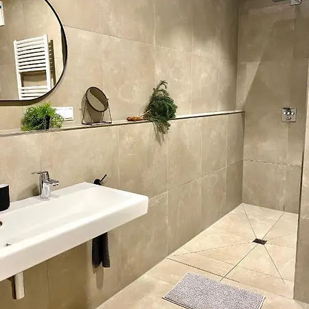 Exklusive 82 Qm Loftwohnung Mit Tiefgarage Und Süd-balkon Zentral Apartamento Titisee-Neustadt