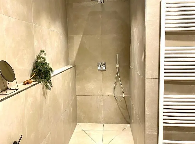 Exklusive 82 Qm Loftwohnung Mit Tiefgarage Und Sued-balkon Zentral شقة *