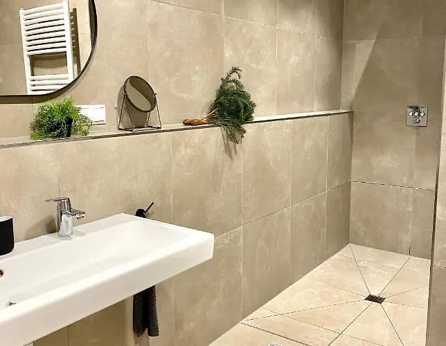 Exklusive 82 Qm Loftwohnung Mit Tiefgarage Und Sued-balkon Zentral شقة تيتيسي نيوستادت