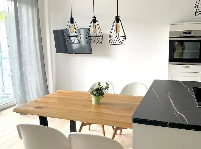 Exklusive 82 Qm Loftwohnung Mit Tiefgarage Und Sued-balkon Zentral * تيتيسي نيوستادت