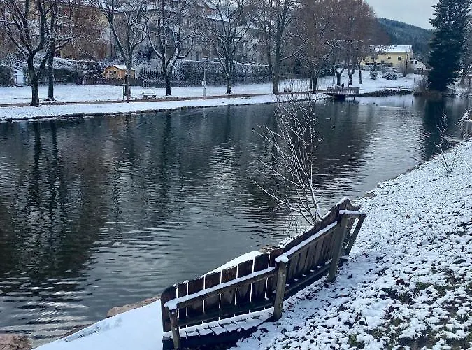 شقة Exklusive 82 Qm Loftwohnung Mit Tiefgarage Und Sued-balkon Zentral تيتيسي نيوستادت